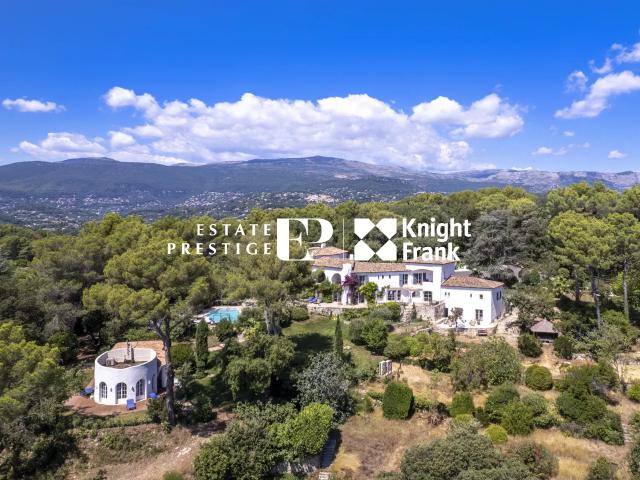 VALBONNE Une magnifique propriété méditerranéenne avec vue sur la mer