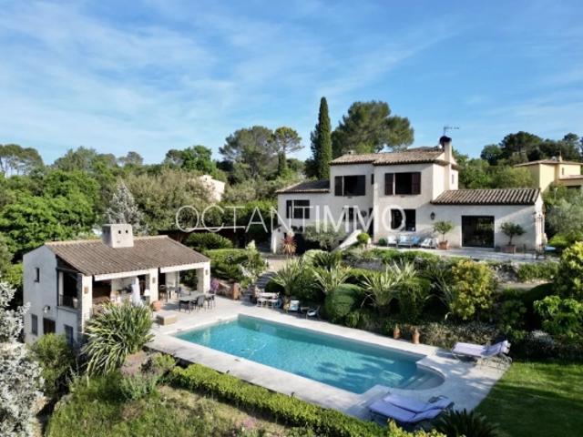 Valbonne: villa avec piscine et vue panoramique