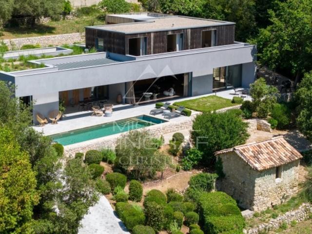 Valbonne Villa contemporaine au cœur d'un écrin de verdure