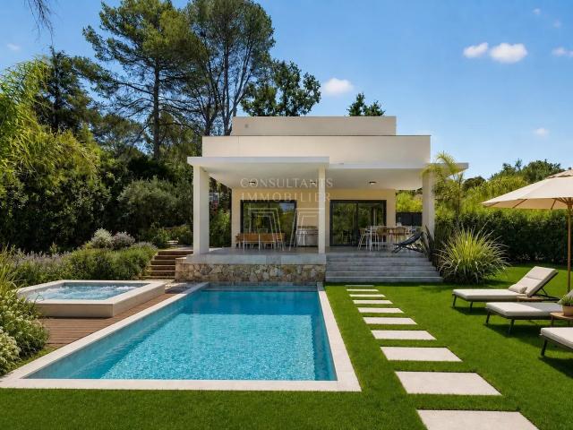 VALBONNE. LUXUEUSE VILLA CONTEMPORAINE