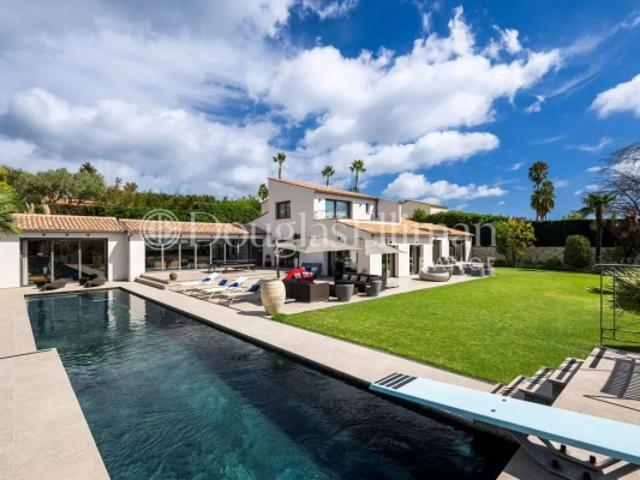 VALBONNE: Villa d' Exception avec vue mer panoramique – Domaine du Mont d'Azur