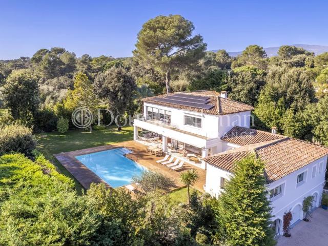 VALBONNE Villa de prestige entièrement rénovée avec piscin. 500m² Valbonne