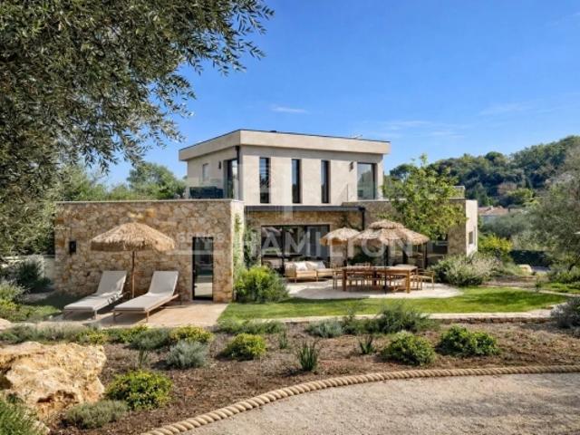 Valbonne village à pied – Propriété récente avec prestations haut de gamme