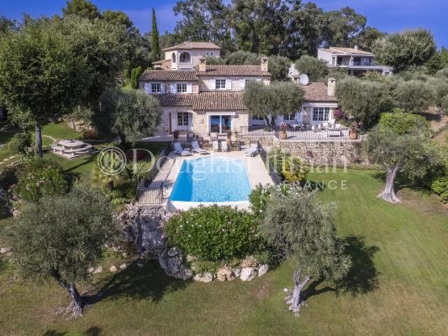 VALBONNE: Belle Villa en Pierre avec Vue, à Proximité du Village