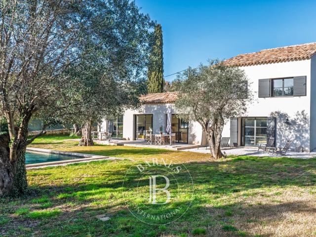 Valbonne, Domaine fermé, calme, 4 chambres, piscine