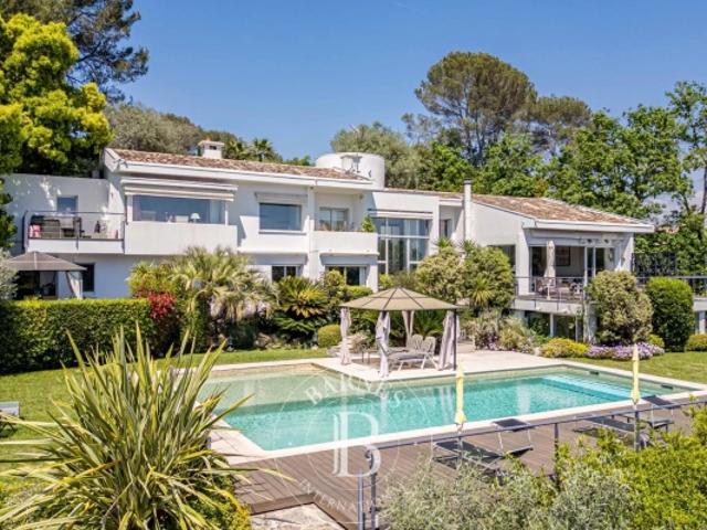 Valbonne Domaine fermé Exceptionnelle propriété au calme avec maison d'amis à 3 minutes du village