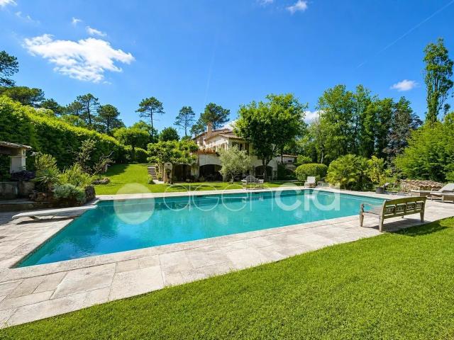 Valbonne | Maison 360 M2 Total | 7 Pièces | Piscine Jardin G. 360m² Valbonne