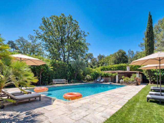 VALBONNE MAISON DE 360 m2 7000 m2 terrain