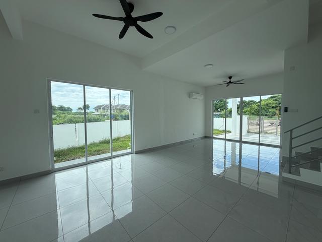 Valdor Jawi Three Storey Terrace House Penang