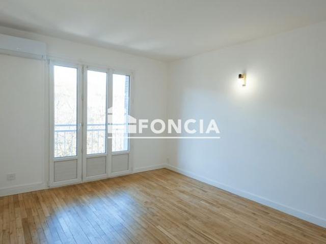 VALENCE appartement T3, 50m2 avec cave et grand balcon Garage EN OPTION