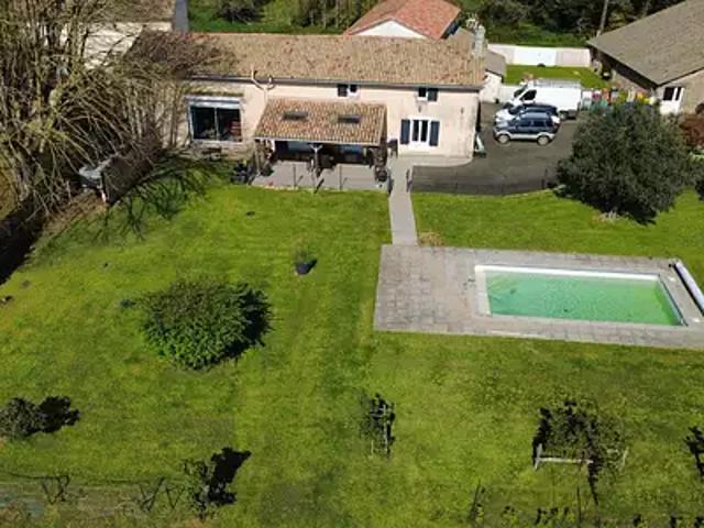 Valence en Poitou 86700 Achat / Vente maison 10 pièces t10 piscine parking