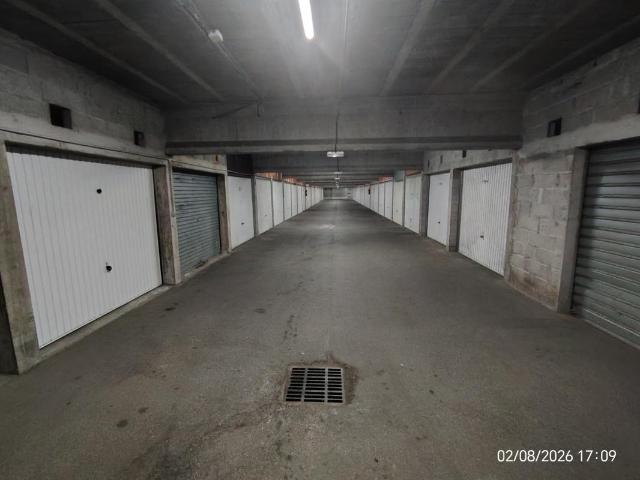 Valence Vente Parking / Garage 26