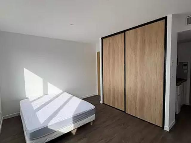 Valence 26000 Location appartement 1 pièce t1 au dernier étage