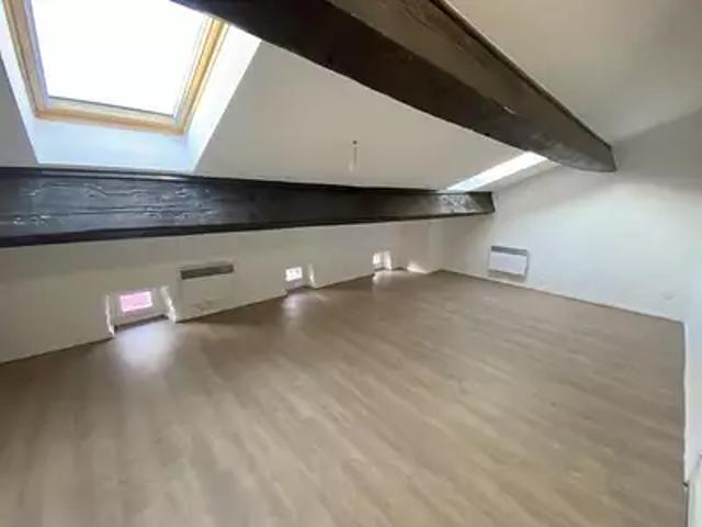 Valence 26000 Location appartement 1 pièce t1 au dernier étage