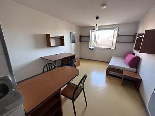 Valence 26000 Location appartement 1 pièce t1 au dernier étage