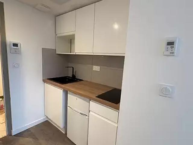 Valence 26000 Location appartement 1 pièce t1 au dernier étage