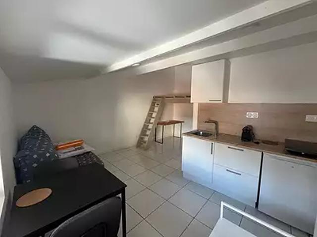 Valence 26000 Location appartement 1 pièce t1 au dernier étage