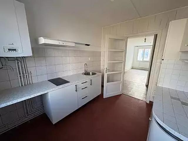 Valence 26000 Location appartement 3 pièces t3 au dernier étage cave