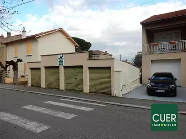 Valence 26000 Location parking