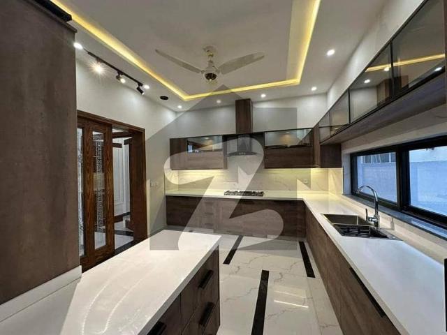 Valencia This Exquisite Kanal Bungalow Offers A