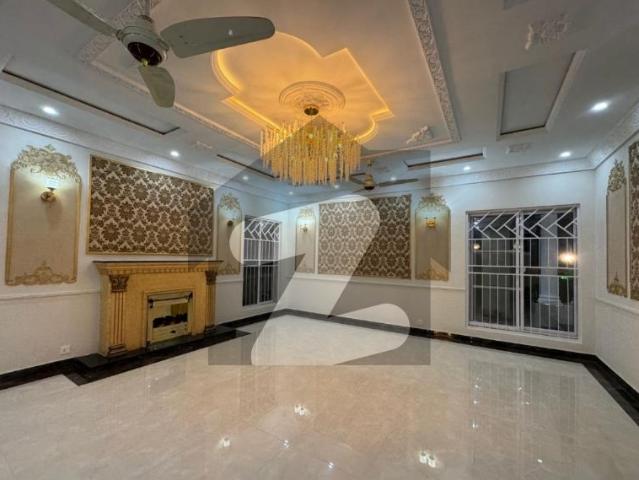 Valencia Town Lahore Pakistan 2 Kanal 2 Marla House For Sale 7 Beds Cinema Hall Swimming Pool 40 Feet Road Near Commercial Valencia Housing Society