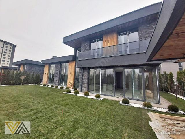 VALENTİA'DAN SİTE İÇERİSİNDE NATAMAM SATILIK VİLLA !