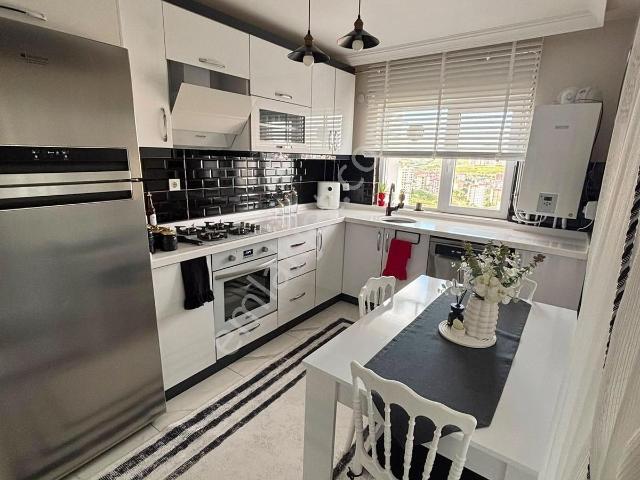 Valentia'dan Site İçerisinde Asansörlü Yapılı 3+1 Satılık Daire!