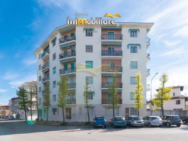 Valenza, appartamento con tre camere e box auto Contattaci p. 116m² Valenza