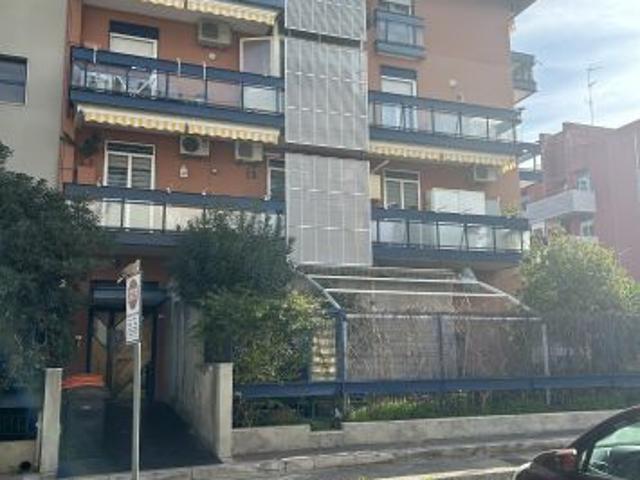 Valenzano via G. D'Annunzio trivani accessoriato