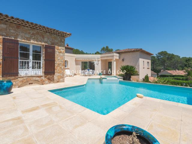 VALESCURE COEUR DES GOLFS VILLA 5 PIECES AVEC PISCINE GARAGE