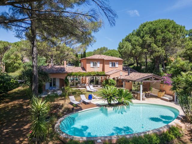 Valescure Proche Commerces Et Golfs Villa 5 Pieces Avec Pisc. 174m² Saint Raphaël