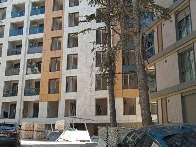 VALİDEBAĞ SİTESİNDE MANZARALI 156m2 BRÜT 126 m2 NET 3+1