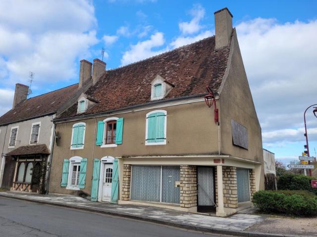 VALIGNY 03 A Vendre Maison de village 4 chambres 180m2 + appartement 1 chambre 43m2