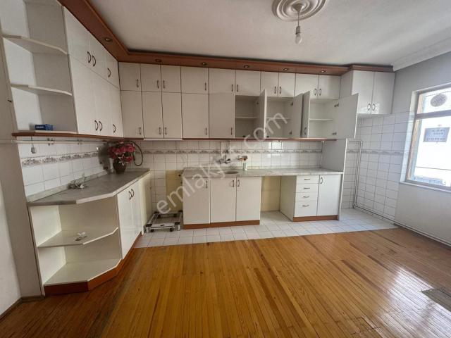 Valilik İnşaatı Yakınında 3+1 Geniş Balkonlu Kiralık Daire