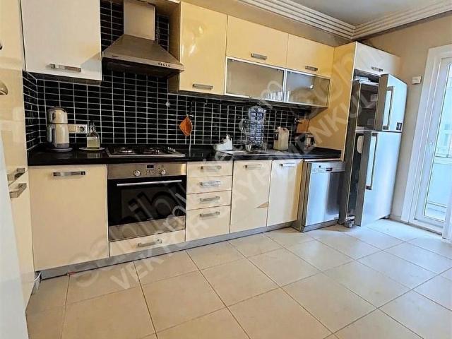 Valilik Karşışı Bulvar Üstü Satılık 4+1 Kapalı Mutfak Daire
