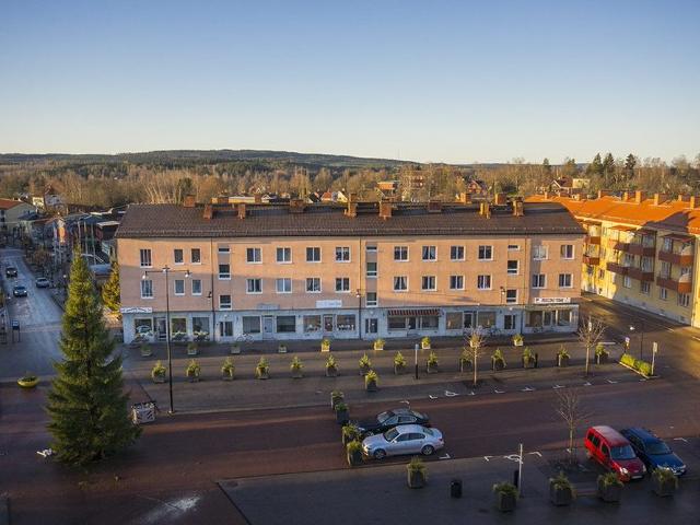 Välkommen till en rymlig och fräsch 5 R ok i centrala Smedjebacken!