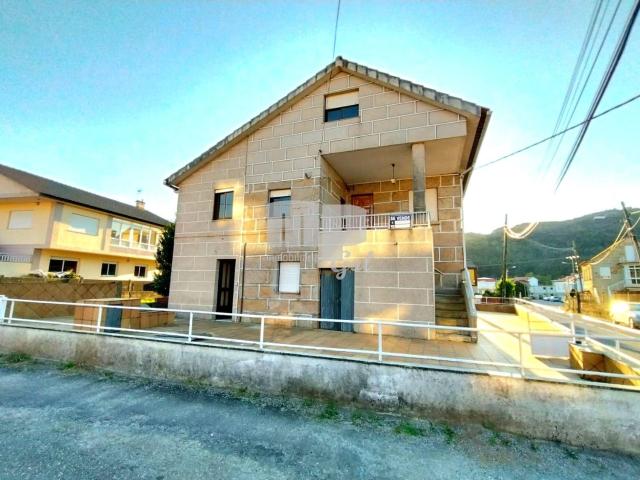 Valladares Amplia y soleada casa independiente, idealmente. 0m² Vigo