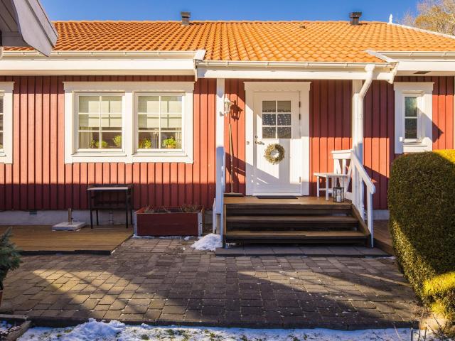 Vallarevägen 8