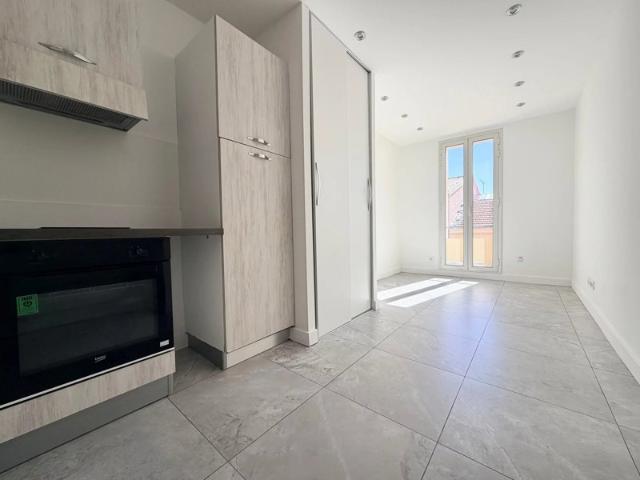 VALLAURIS STUDIO ET 2 PIÈCES RÉNOVÉS