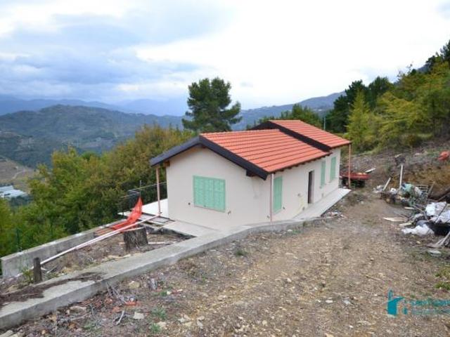 Vallebona VENDESI CASA INDIPENDENTE CON GIARDINO PRIVATO