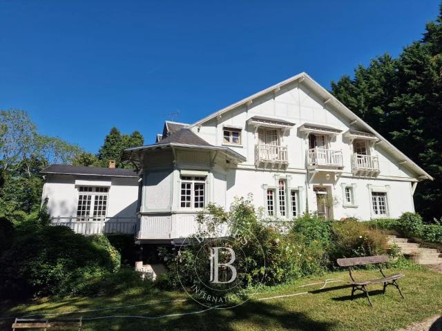 Vallée de Chevreuse, 652m2 habitables sur 12000m2 de terrain. 651m² Dampierre en Yvelines