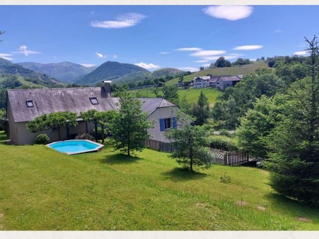 Vallee de Baretous,Pyrenees Atlantiques Belle maison avec 160m² Aramits