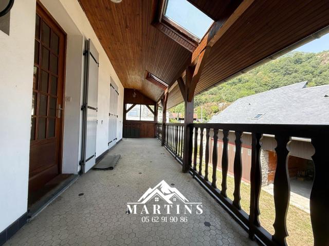 VALLEE DES GAVES Appartement de type 4 de 80m2 + terrasse, garage, parking et abri voiture