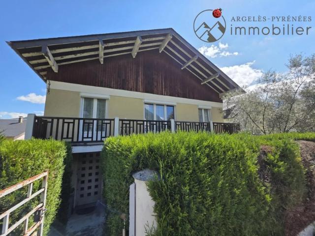 VALLEE DES GAVES: Quartier calme: Maison avec jardin et g
