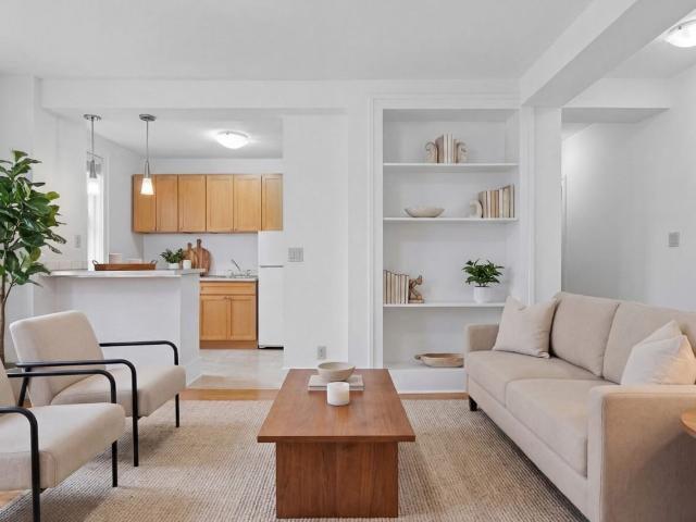 Vallejo Court Apartments 1 Bedroom Apartment for Rent at 1009 10th Ave W, Vancouver, BC V6H 1H9 Fairview