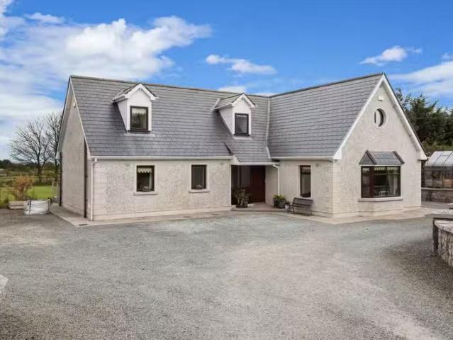 Valley View, Crooksling, Brittas, Co. Dublin, D24NC04 is for s.
