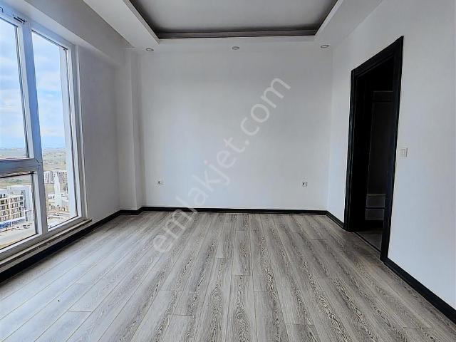 Valleyden Hürriyet Mah,havuz Cepheli Site İçinde 2+1 Lüks Daire