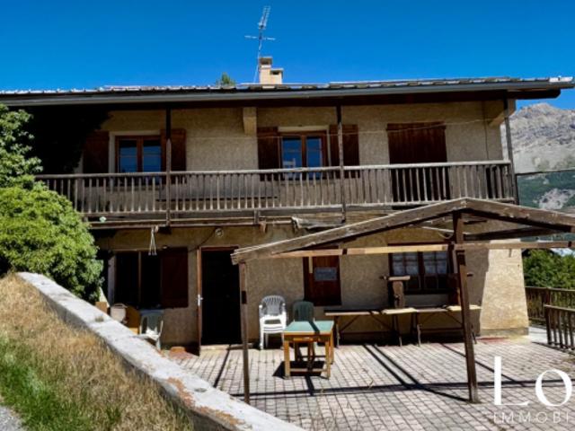 VALLOUISE HAMEAU DE PUY AILLAUD VASTE BATISSE DE CARACTERE