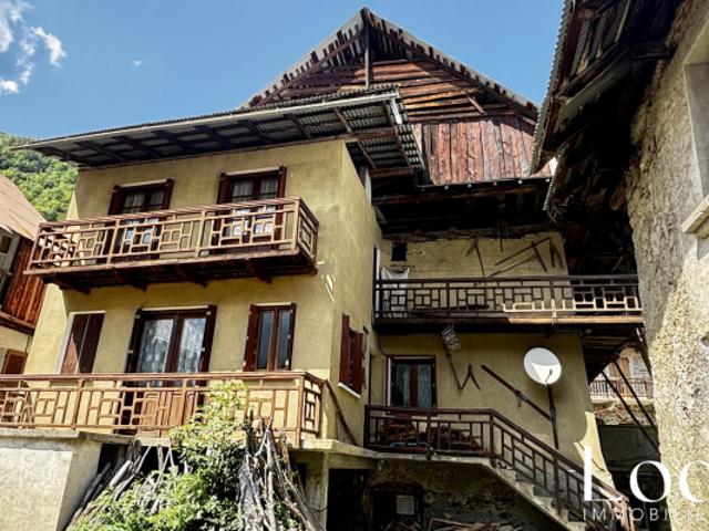 VALLOUISE PETIT HAMEAU AU CALME VASTE MAISON DU PAYS A RENOV