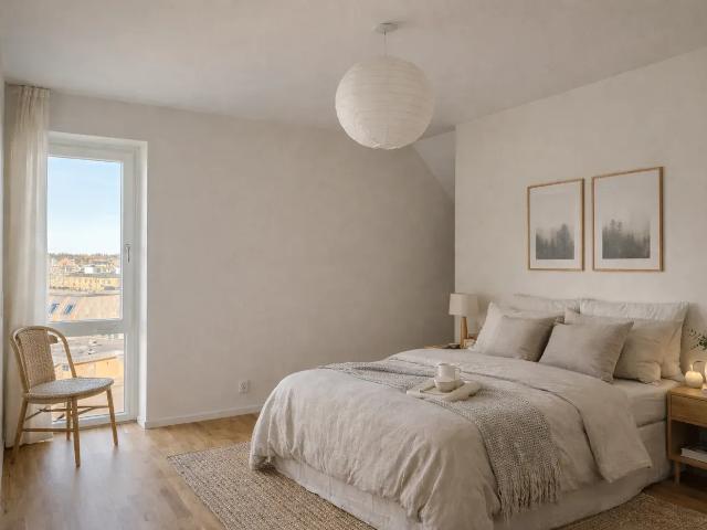 Välplanerad 5 rok högst upp i huset med balkong oc 128 m² 16 470 kr